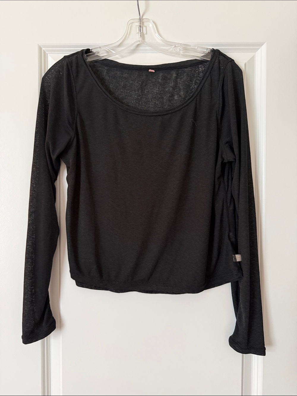 Women's Black Long-Sleeve Scoop Neck Tee